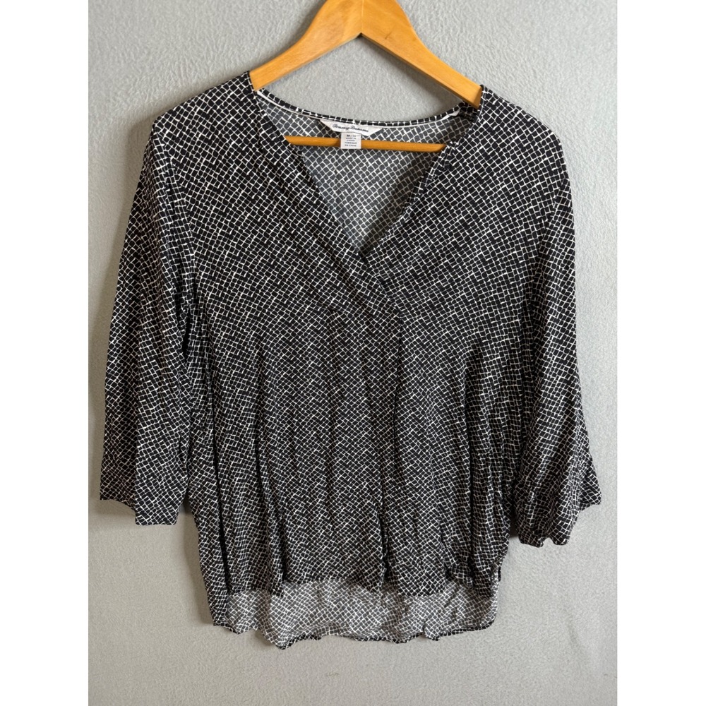 Tommy Bahama Top Women's Medium Black White Print‎ 3/4 Sleeve V Neck Blouse